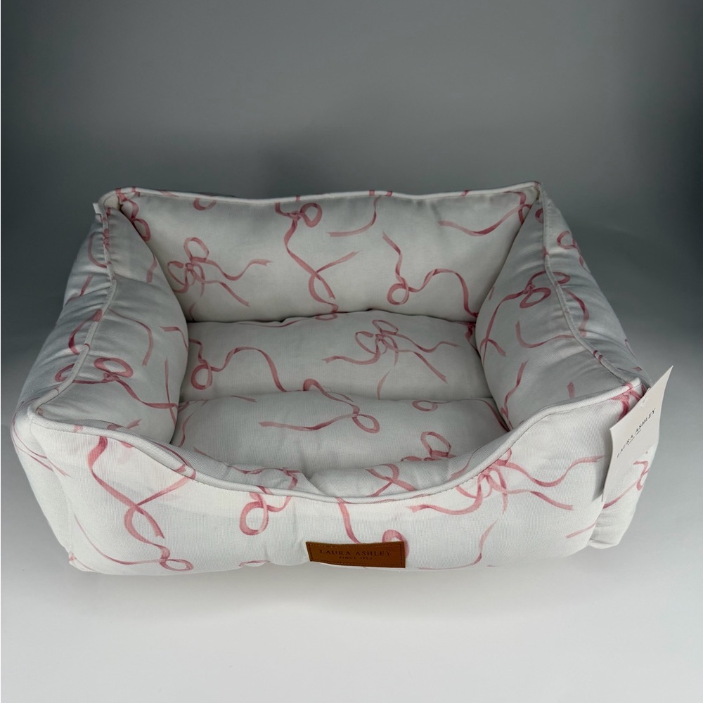 🐾 Laura Ashley Pink and White Swirl Ribbon Reversible Pet Bed 🐾 - Picture 3 of 7